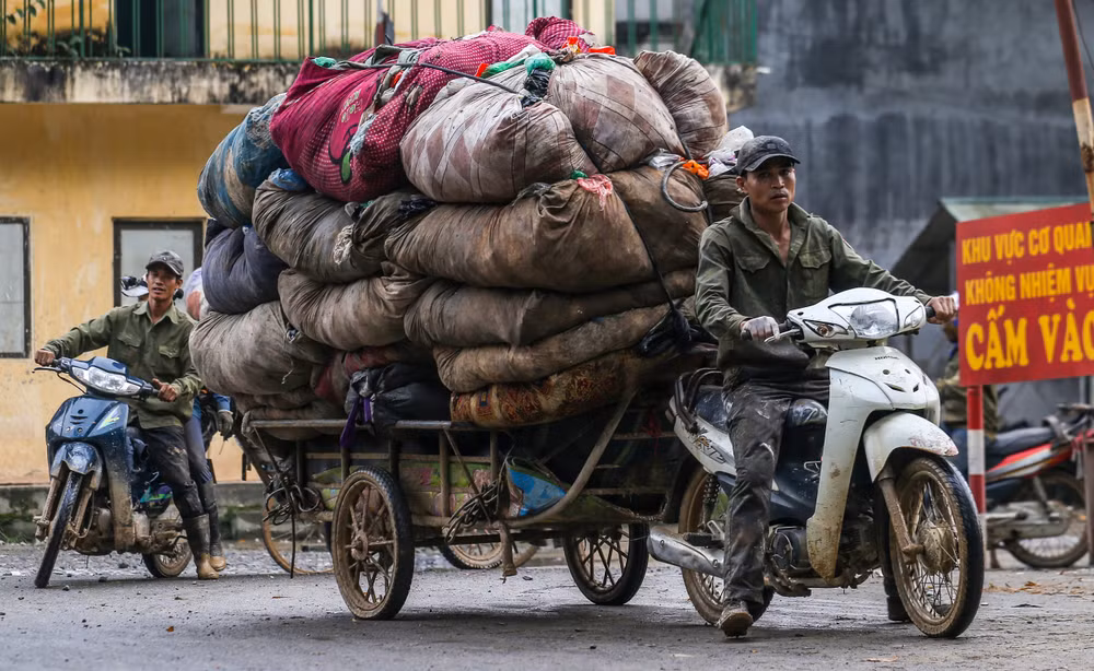 Đây là thành quả cả một đêm dài miệt mài lao động của người dân khu bãi rác Sóc Sơn - Hà Nội.