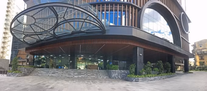 Asahi Tower là khu căn hộ cao cấp hiếm hoi còn lại trong trung tâm thành phố. Ảnh: Hữu Dương.