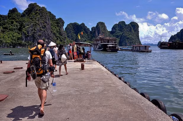 Doanh thu từ du lịch tại Quảng Ninh ước đạt 2,7 Nghìn tỷ đồng sau 1 tháng. Ảnh TL.