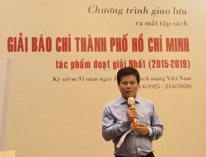Chủ tịch Hội Nhà Báo TP.HCM Trần Trọng Dũng&nbsp;phát biểu tại buổi ra mắt tập sách 