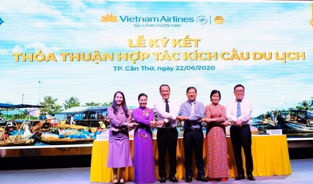 Vietnam Airlines ký kết thỏa thuận hợp tác kích cầu du lịch tại TP.Cần Thơ