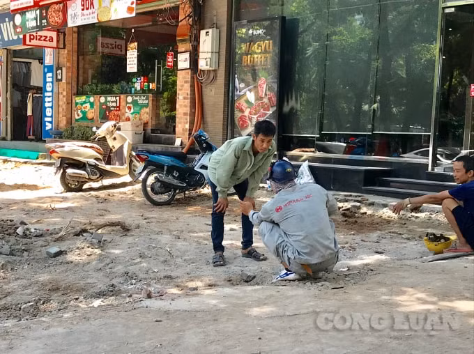 Những phút nghỉ ngơi chốc lát sau giờ làm việc vất vả của người lao động