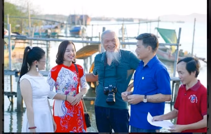 Trên bến Giang Đình. Ảnh: Gió Lào.