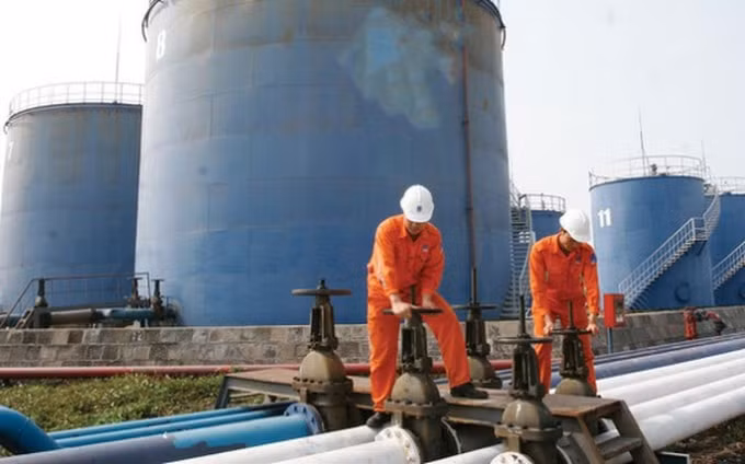 Giá xăng dầu hôm nay tiếp tục đà giảm do COVID-19 lây lan rộng trên toàn cầu. Ảnh minh họa.