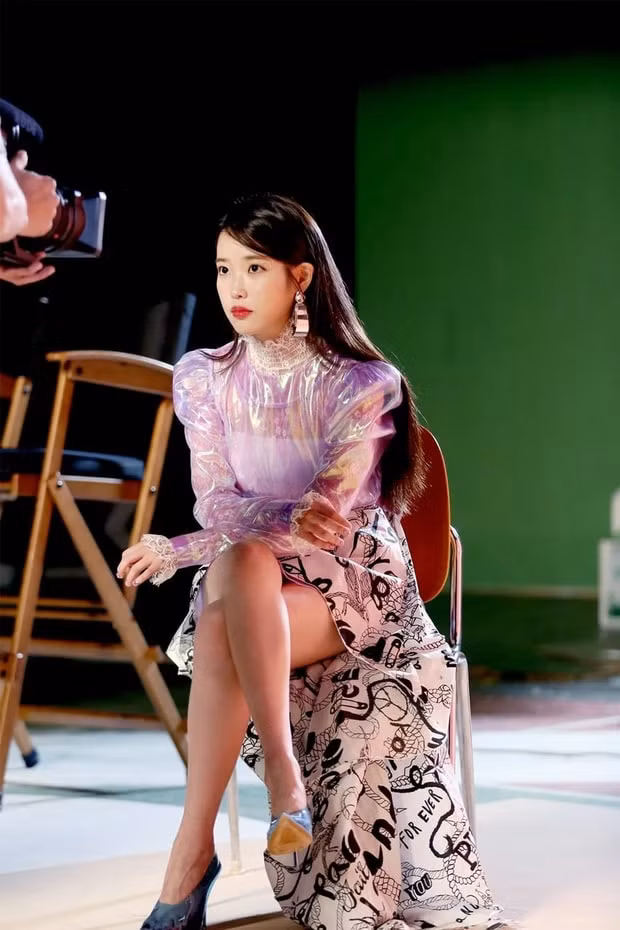IU