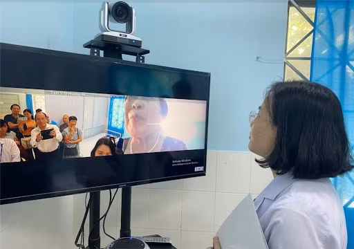Thách thức cho việc triển khai hoạt động khám chữa bệnh từ xa vẫn là phải thay đổi thói quen của người dân (ảnh TL)