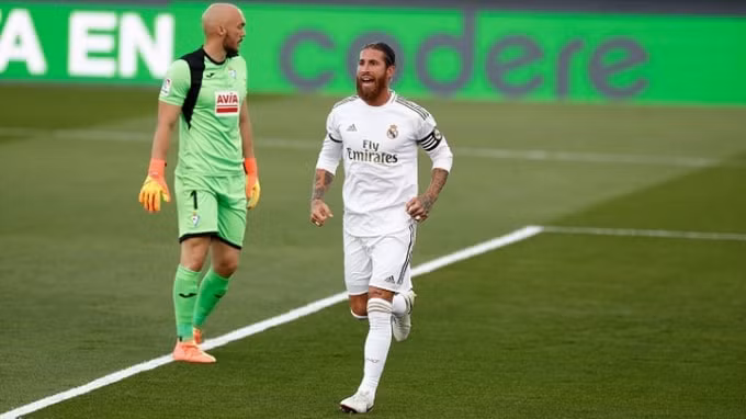 Sergio Ramos đi vào lịch sử La Liga khi trở thành “hậu vệ ghi bàn nhiều nhất” giải đấu.