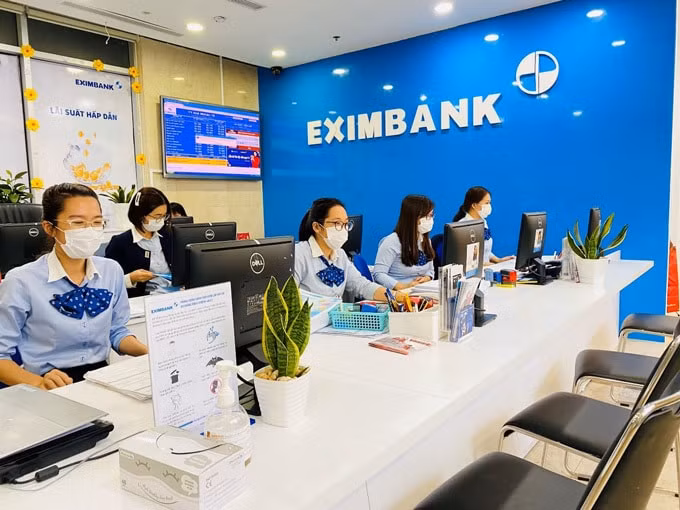Eximbank khuyến khích khách hàng sử dụng dịch vụ ngân hàng điện tử.