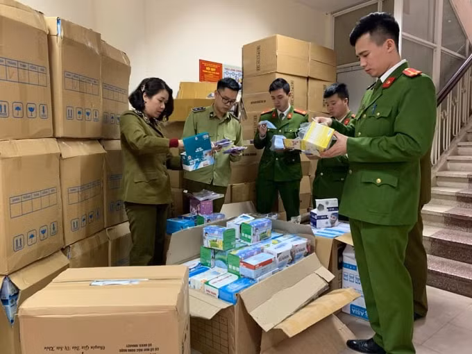 Lực lượng liên ngành tạm giữ 90.000 chiếc khẩu trang y tế bán giá cao gấp 8 lần so với bình thường