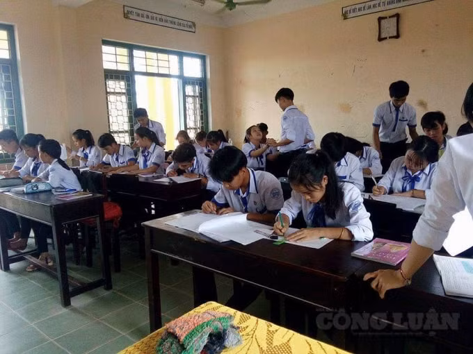 Học sinh đi học trở lại, sinh viên tiếp tục nghỉ thêm 1 tuần.