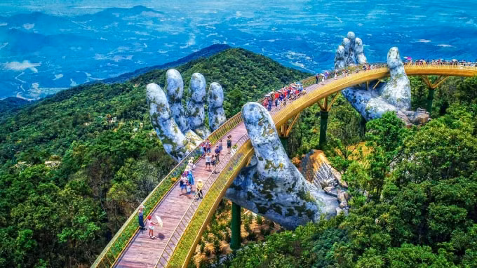 Đà Nẵng - Cầu Vàng tại Sun World Ba Na Hills.