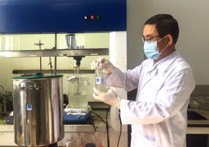 Viện Dầu khí Việt Nam (VPI) đã sản xuất thành công nước rửa tay khô sát khuẩn