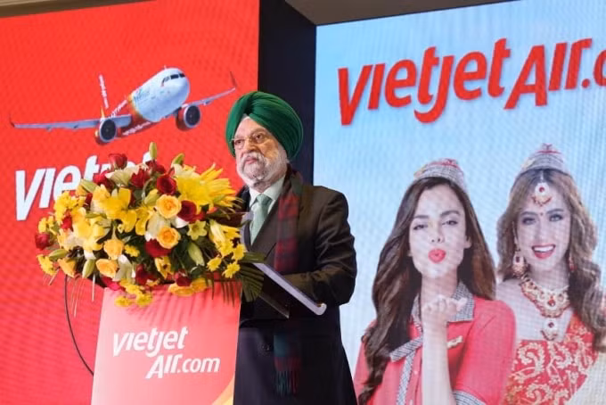 Quốc vụ khanh phụ trách Hàng không Ấn Độ - Ngài Hardeep Singh Puri phát biểu chúc mừng tại buổi lễ công bố các đường bay thẳng kết nối Việt Nam - Ấn Độ của Vietjet.