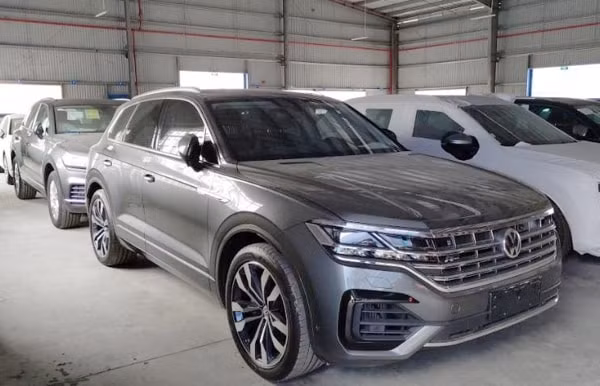 Mẫu xe ô tô Volkswagen Touareg có bản đồ vi phạm chủ quyền của Việt Nam bị cơ quan chức năng niêm phong, không cho phép lưu hành. Ảnh: Tổng cục Hải quan.