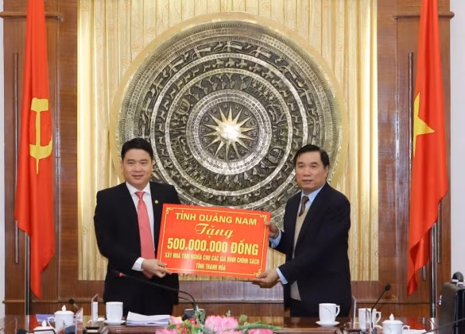 Tỉnh Quảng Nam đã trao tặng 500 triệu đồng để tỉnh Thanh Hoá xây nhà tình nghĩa cho các gia đình chính sách nhân dịp kỷ niêm 60 kết nghĩa 2 tỉnh