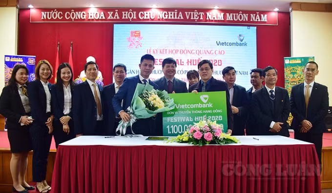 Ngân hàng Vietcombank tài trợ 1,1 tỷ đồng cho Festival Huế 2020.