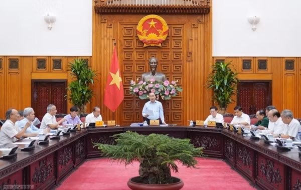 Thủ tướng Chính phủ Nguyễn Xuân Phúc phát biểu tại cuộc họp. Ảnh: VGP