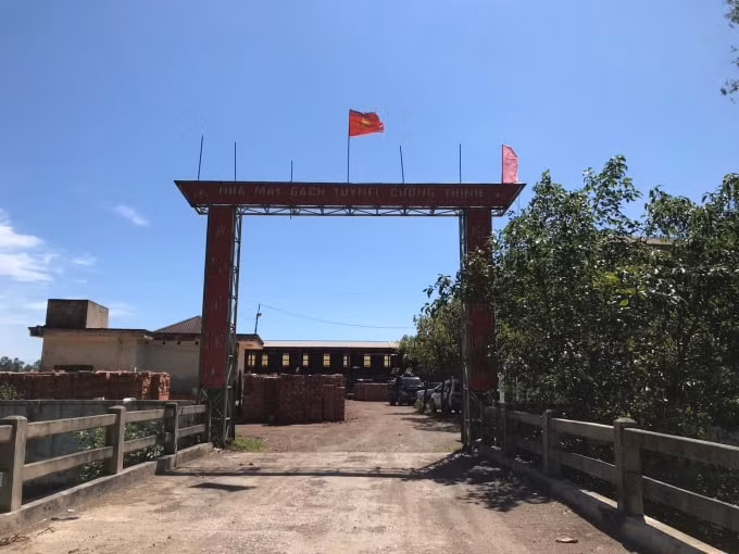 Công ty gạch tuynel Cường Thịnh (xã Hưng Tây), nơi xảy ra vụ việc