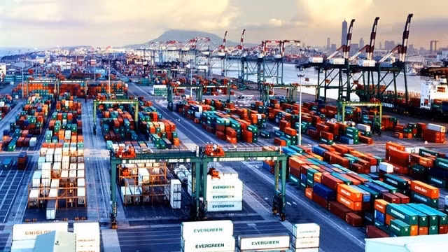 Điểm nhấn của kinh tế 7 tháng là tốc độ tăng kim ngạch xuất khẩu của khu vực kinh tế trong nước đạt 12,2%, cao hơn mức tăng 5,6% của khu vực có vốn đầu tư nước ngoài. (Ảnh minh họa)