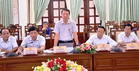 Ông Phan Thiên Định, Phó Chủ tịch UBND tỉnh Thừa Thiên Huế phát biểu tại Hội nghị.