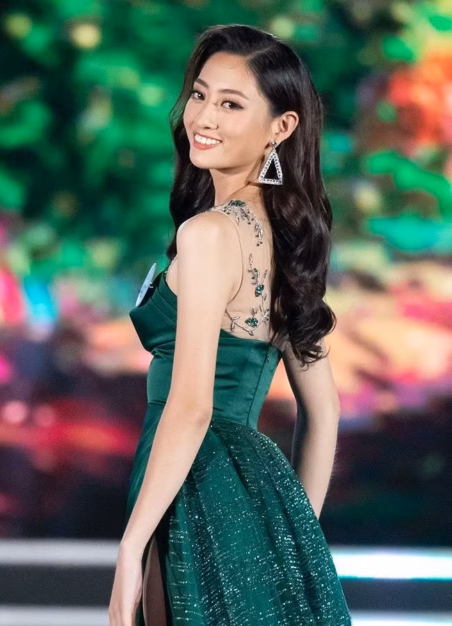 Hoa hậu Lương Thùy Linh còn sở hữu một loạt thành tích học tập khá khủng... Ảnh: BTC