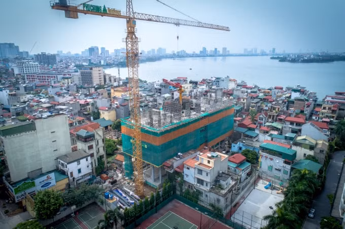 “View” trọn hồ Tây từ tầng 5 Five Star West Lake.