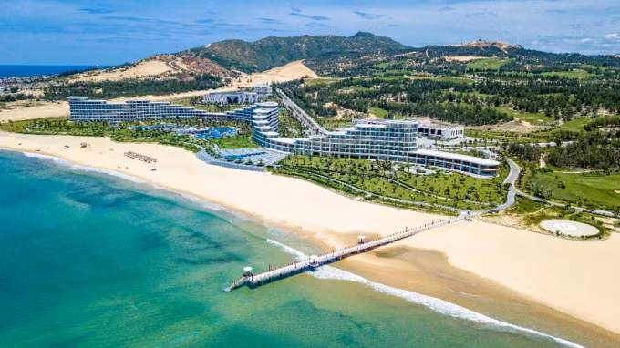 Du lịch Quy Nhơn bứt phá nhờ sự xuất hiện của những quần thể nghỉ dưỡng cao cấp.