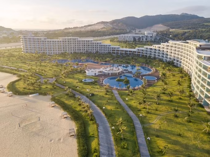 FLC Holiday giúp hiện thực hóa những kỳ nghỉ sang trọng tại các khu nghỉ dưỡng cao cấp.