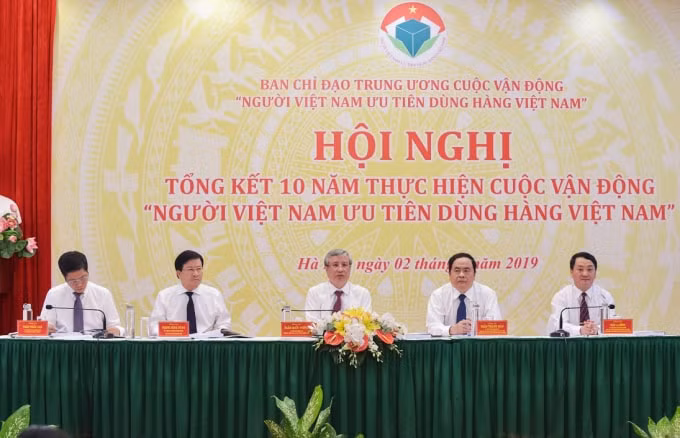 Đoàn chủ tọa điều hành Hội nghị “Người Việt Nam ưu tiên dùng hàng Việt Nam” Ảnh TTXVN