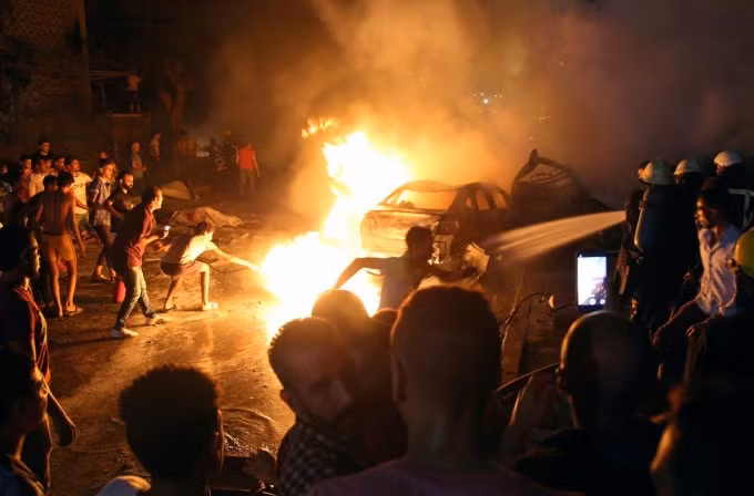 Hình ảnh vụ nổ xe ở Cairo. Ảnh: Reuters
