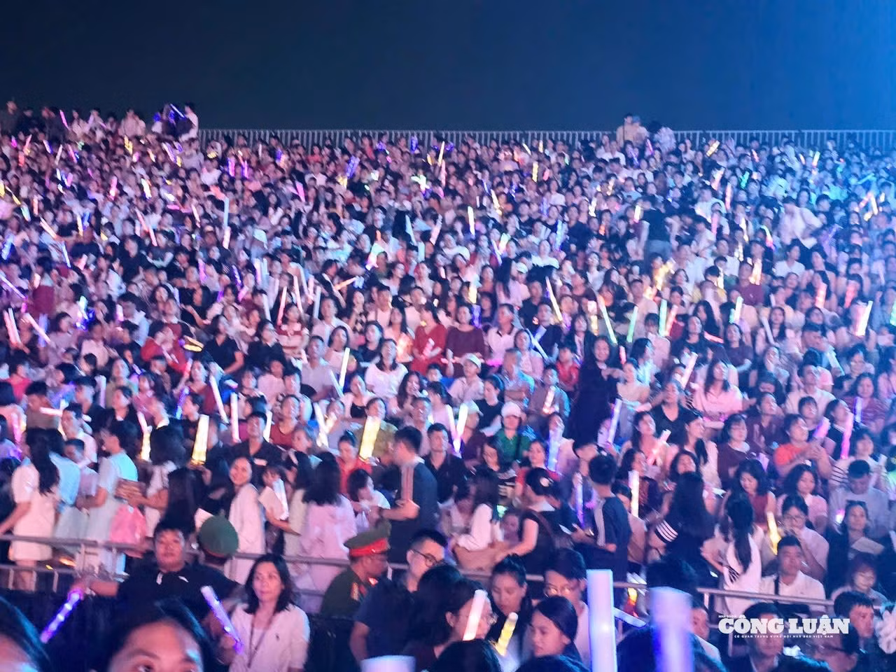 anh-4-ha-long-concert-2025.jpg