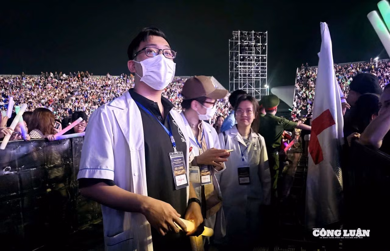anh-19-ha-long-concert-2025.jpg