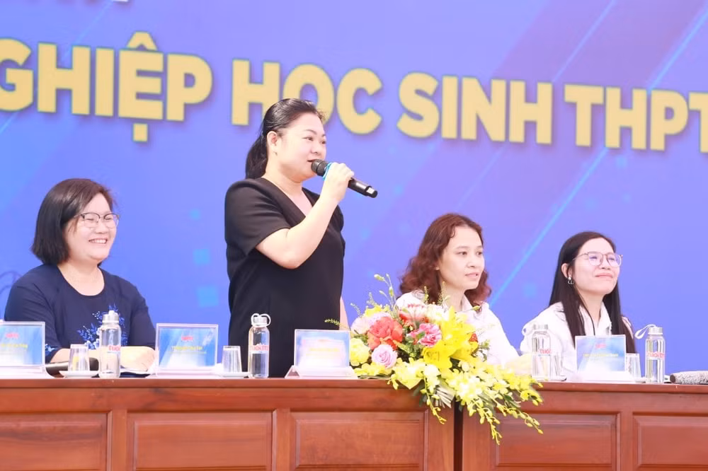 hon 1000 hoc sinh duoc tu van chon nganh nghe luat kinh te hinh 2
