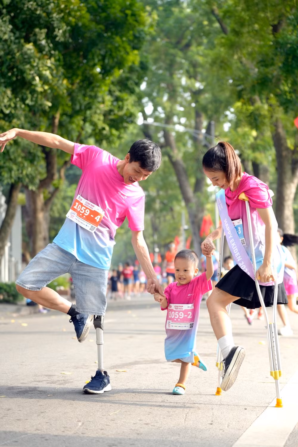 thong diep hanh phuc phia sau giai chay tiep suc dac biet danh cho gia dinh hinh 4