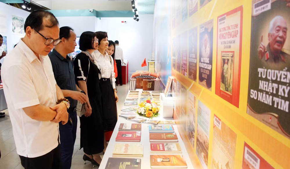 bac giang trung bay tu lieu hien vat ky niem 70 nam chien thang dien bien phu hinh 2
