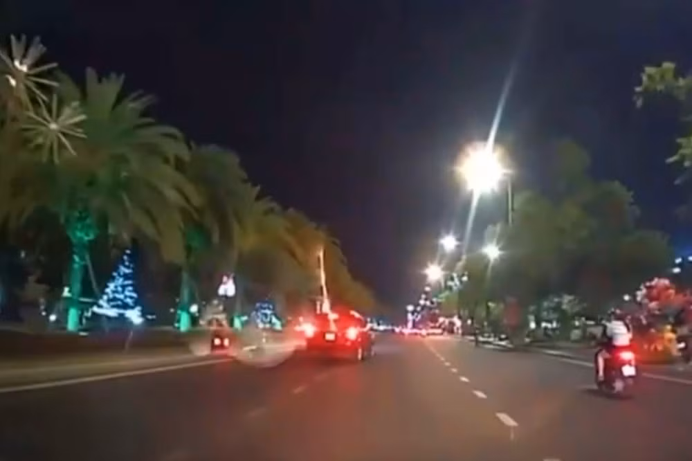 binh dinh tai xe o to bo chay sau khi tong vang nguoi di xe may hinh 1
