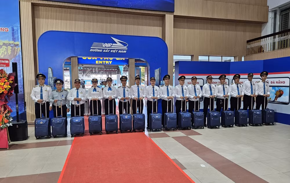 khai thac doan tau chat luong cao se21 22 tuyen sai gon da nang hinh 3