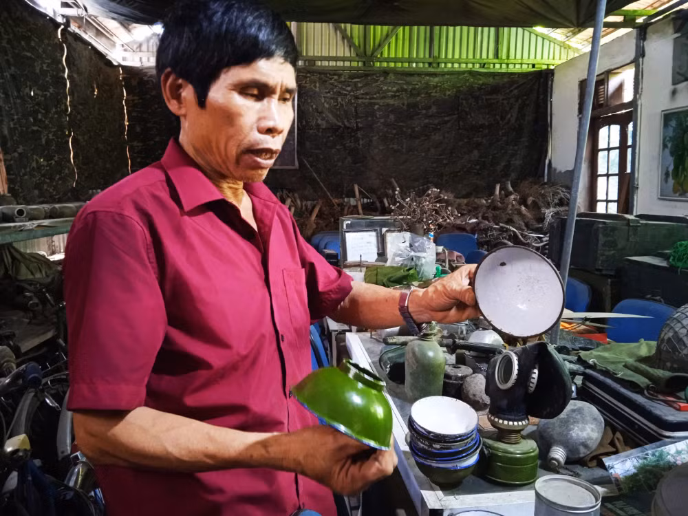 chuyen nguoi can bo cong an nang long voi ky vat chien tranh hinh 2