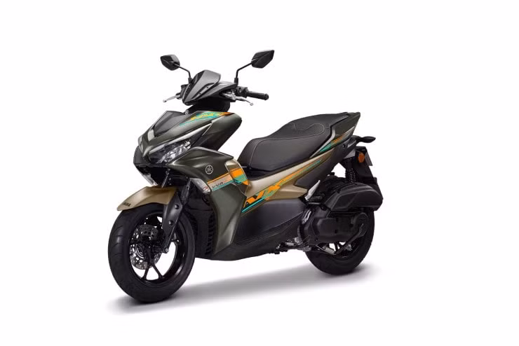 yamaha ra mat xe tay ga nvx 2024 hinh 1