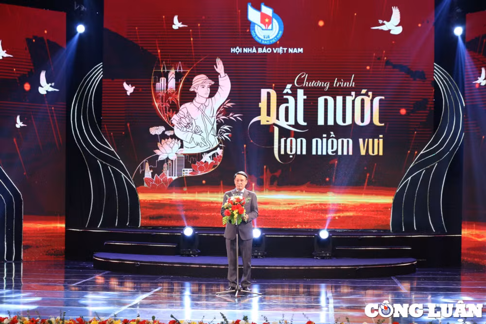 chuong trinh dat nuoc tron niem vui khoi goi tinh yeu que huong niem tu hao dan toc hinh 2