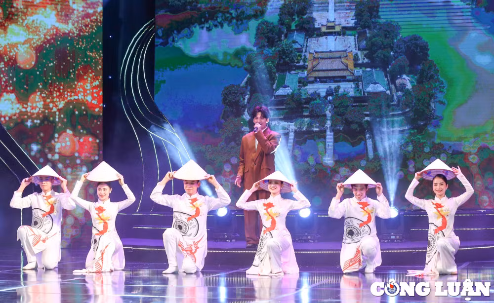 chuong trinh dat nuoc tron niem vui khoi goi tinh yeu que huong niem tu hao dan toc hinh 13