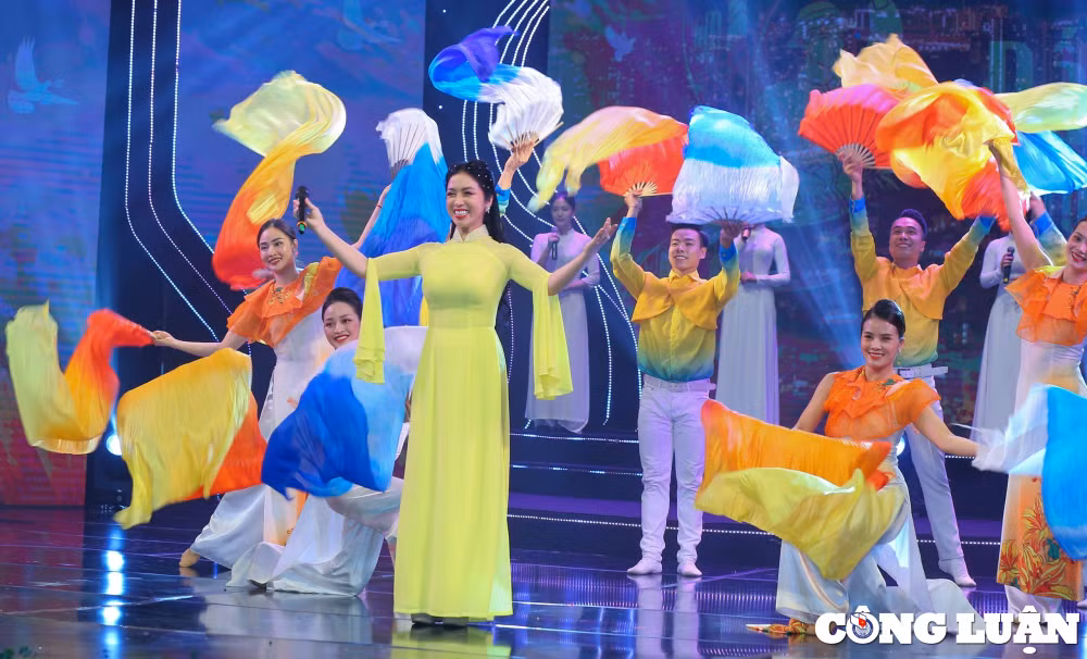 chuong trinh dat nuoc tron niem vui khoi goi tinh yeu que huong niem tu hao dan toc hinh 12