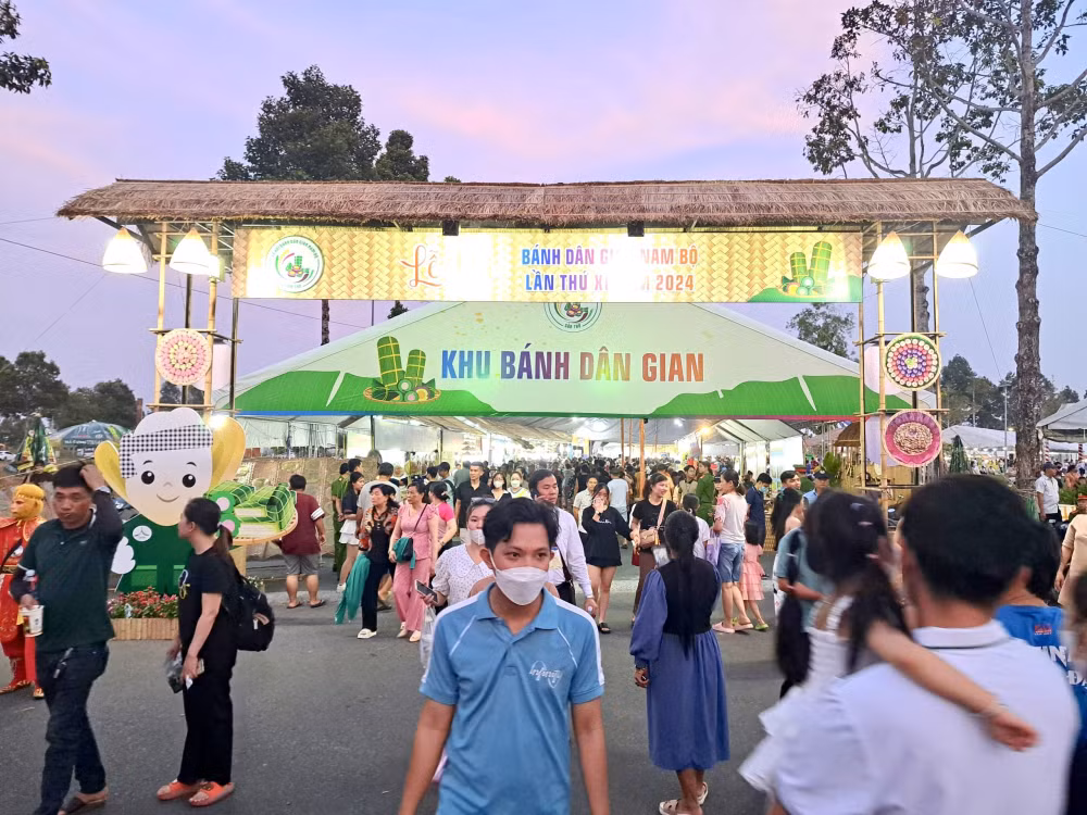 le hoi banh dan gian nam bo lan thu xi thu hut hon 870000 luot khach tham quan hinh 1