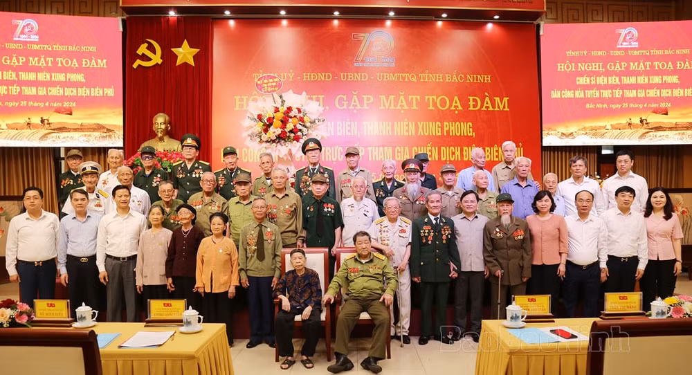 bac ninh gap mat toa dam chien si dien bien thanh nien xung phong dan cong hoa tuyen hinh 1