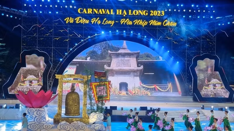trinh dien nghe thuat nhac kich tai carnaval ha long 2024 hinh 2