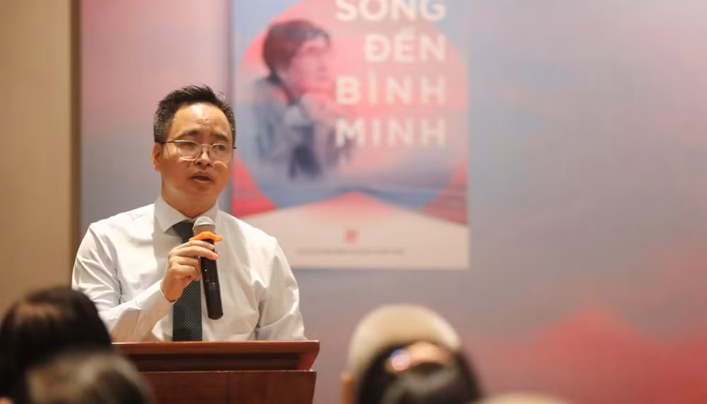 ra mat tu truyen song den binh minh cua nha bao nha van tran mai hanh hinh 1