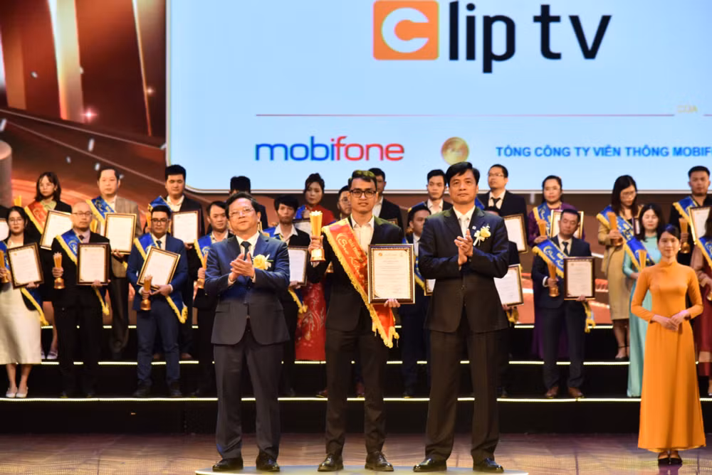mobifone am toi 5 giai thuong ghi dau an tai sao khue 2024 hinh 1
