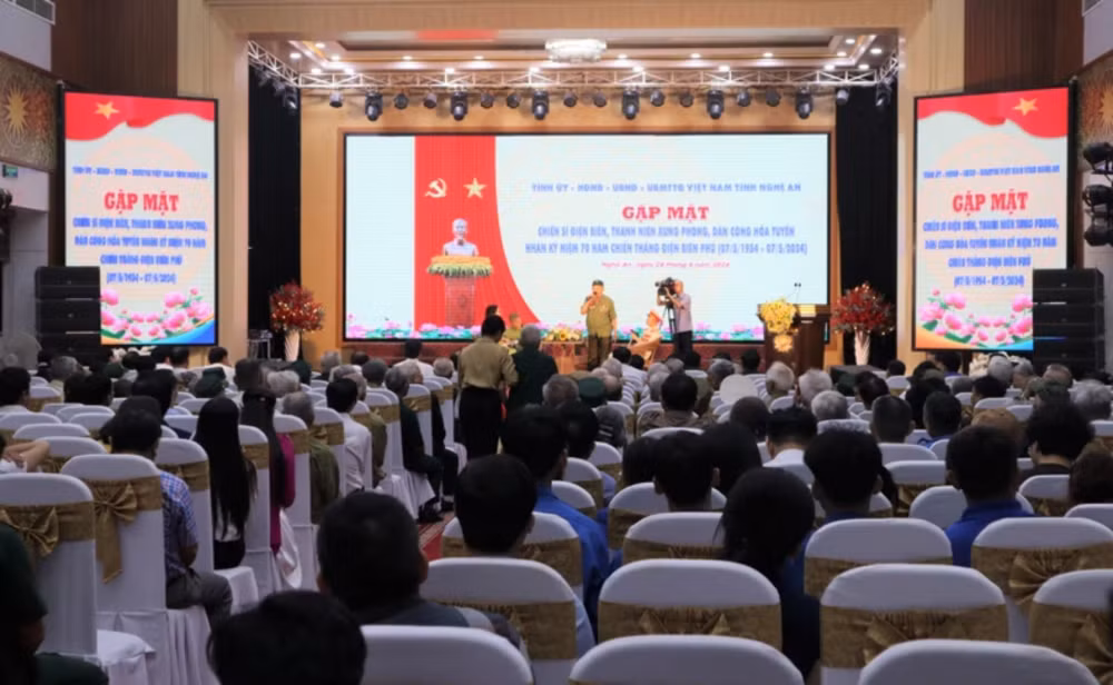 nghe an gap mat chien si dien bien tnxp dan cong hoa tuyen nhan ky niem 70 nam chien thang dien bien phu hinh 1