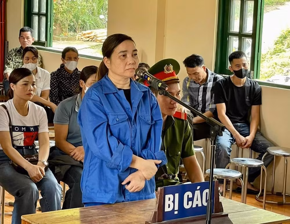 lao cai thue nhan vien nu phuc vu quan karaoke va hanh nghe mai dam hinh 1
