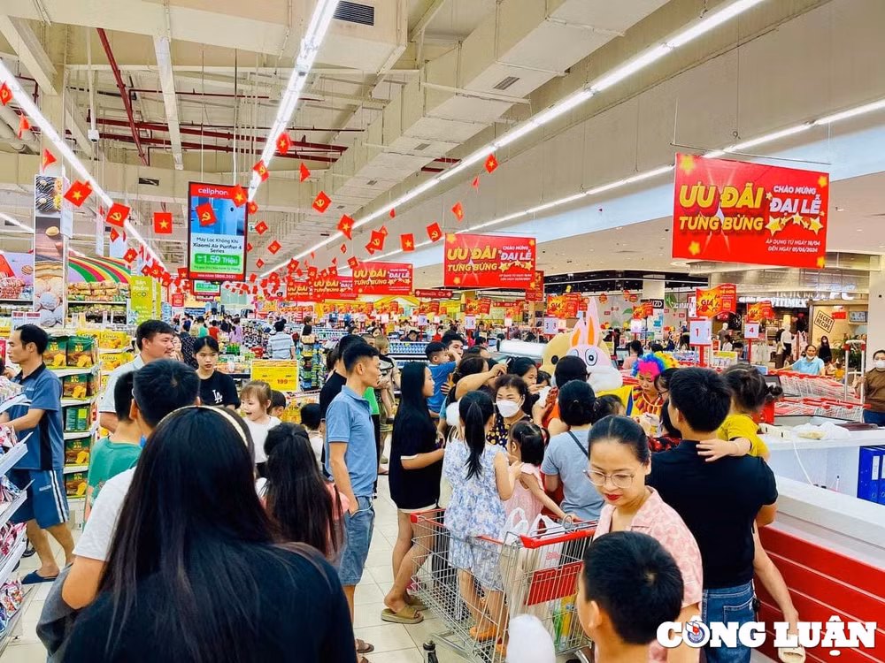 ha noi sieu thi trung tam thuong mai chay dua khuyen mai dip le 30 4 1 5 hinh 1